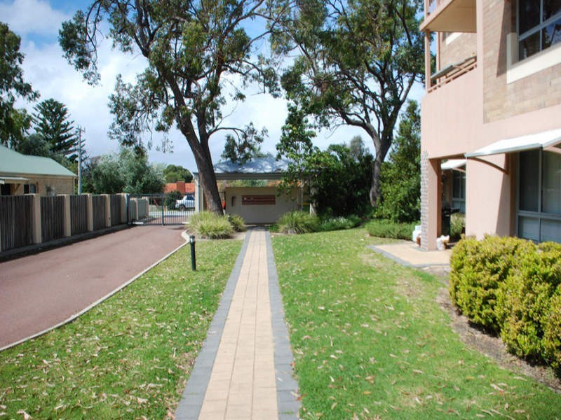 40/15 Friar John Way, Coolbellup WA 6163