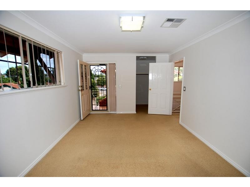 2/22 Daley Street, Yokine WA 6060