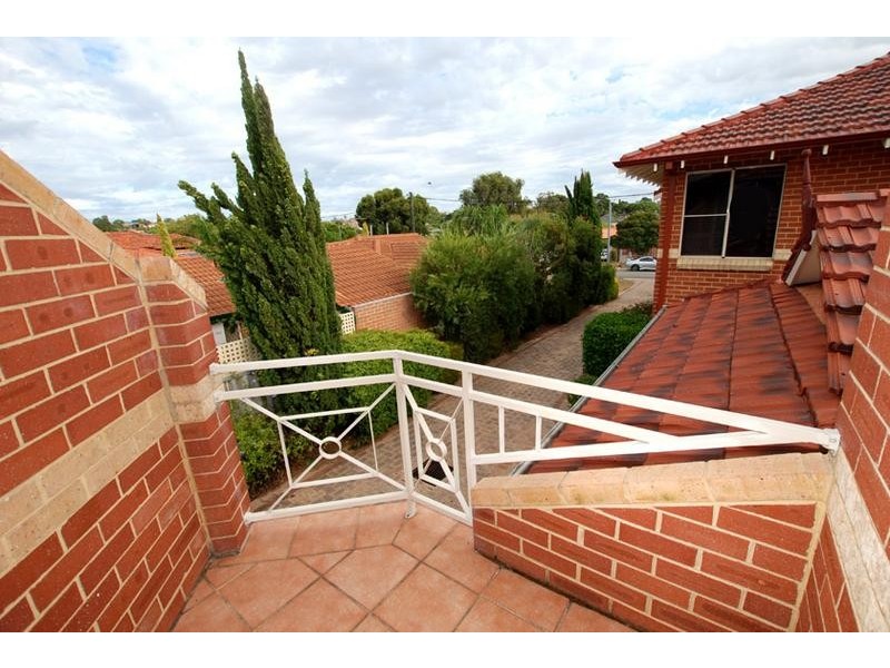 2/22 Daley Street, Yokine WA 6060