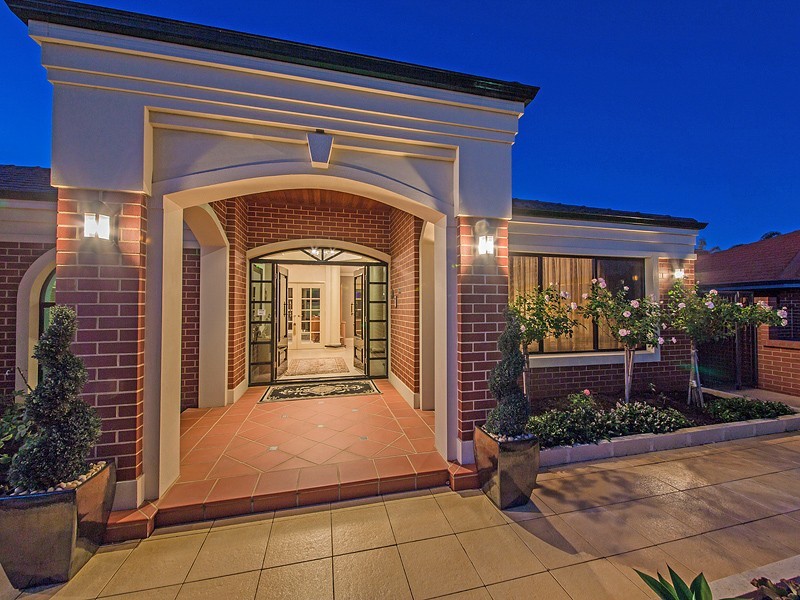 11 Santalum Retreat, Canning Vale WA 6155