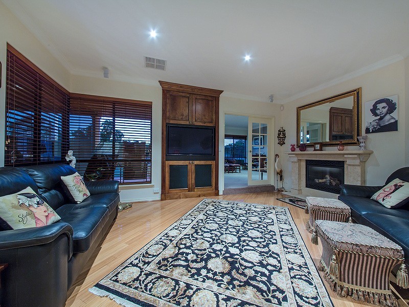 11 Santalum Retreat, Canning Vale WA 6155