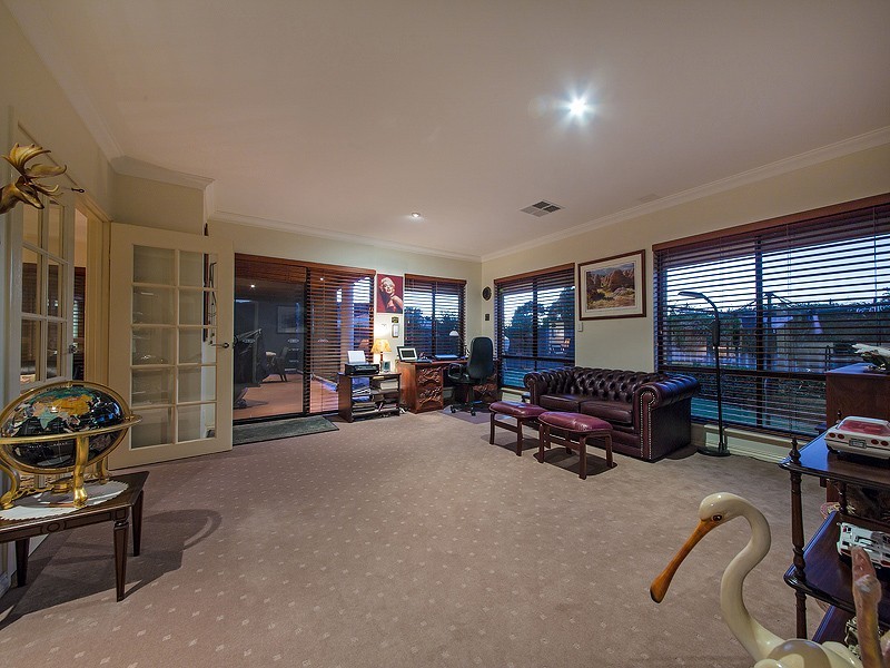 11 Santalum Retreat, Canning Vale WA 6155