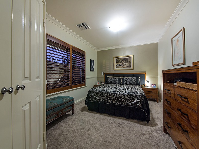 11 Santalum Retreat, Canning Vale WA 6155