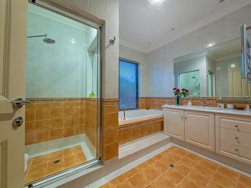 11 Santalum Retreat, Canning Vale WA 6155