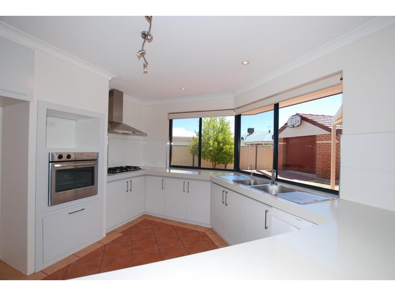 16 Kew Way, Success WA 6164