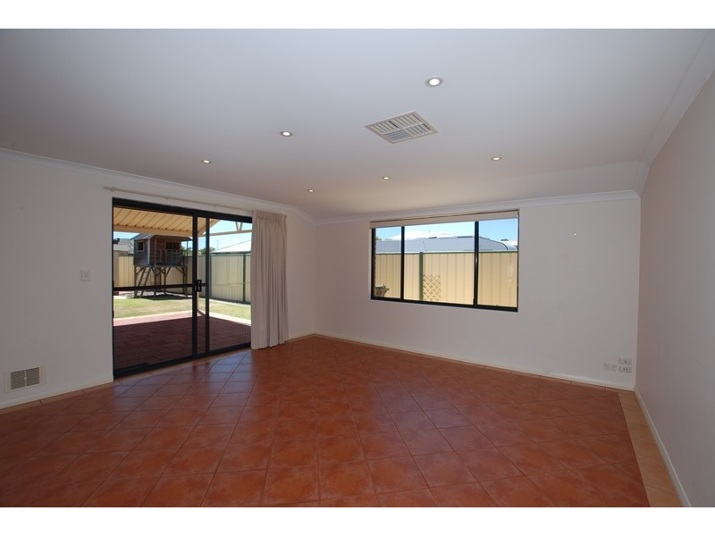 16 Kew Way, Success WA 6164