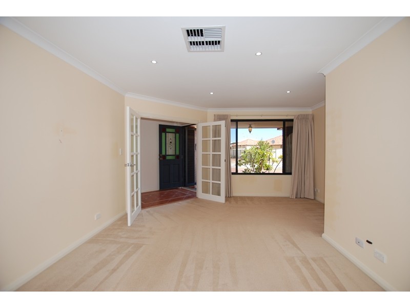 16 Kew Way, Success WA 6164