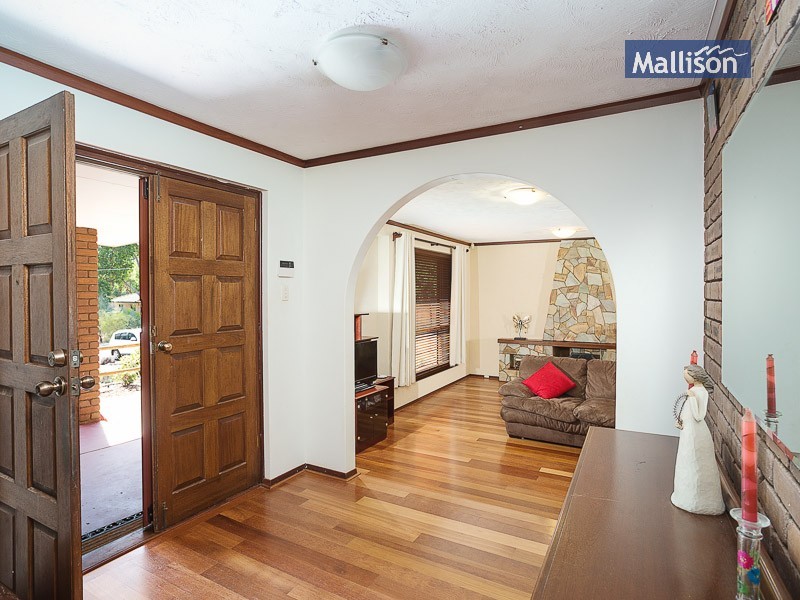 6 Eatts Road, Roleystone WA 6111