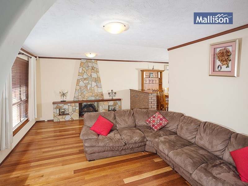 6 Eatts Road, Roleystone WA 6111