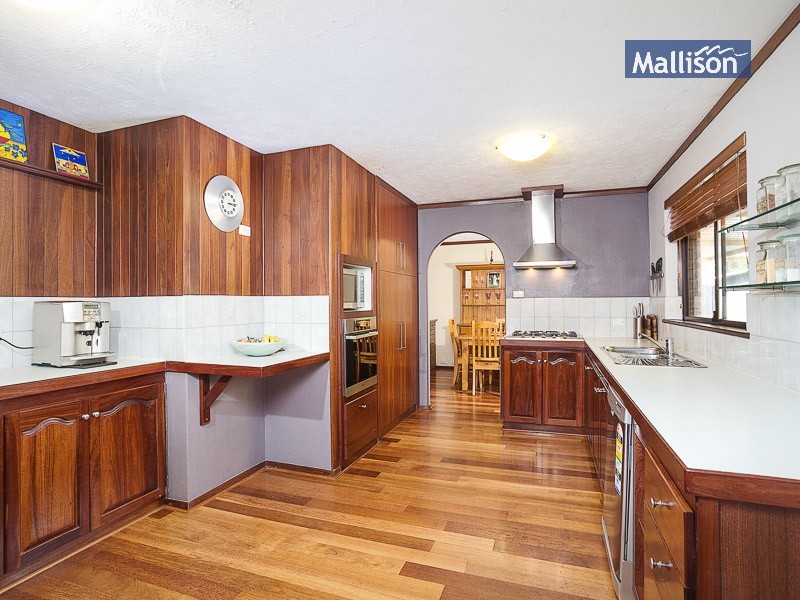 6 Eatts Road, Roleystone WA 6111