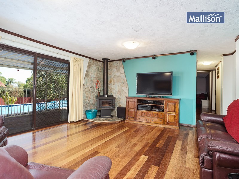 6 Eatts Road, Roleystone WA 6111