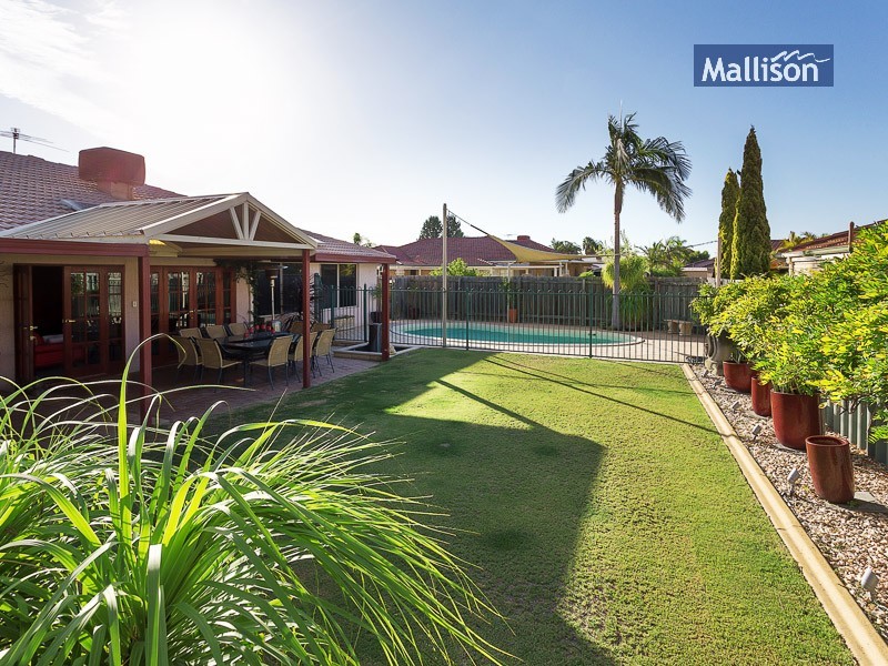 5 Wisteria Place, Thornlie WA 6108