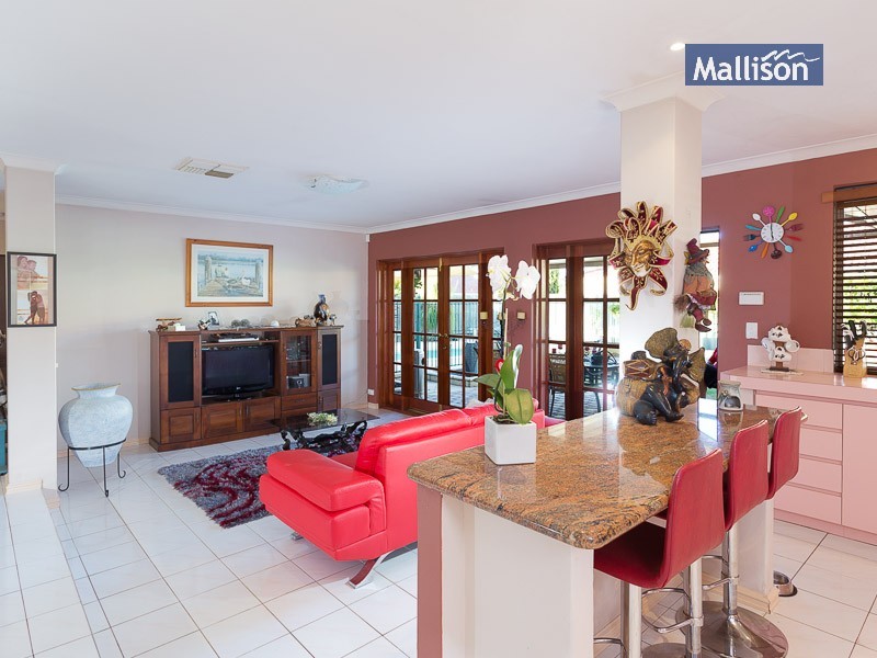 5 Wisteria Place, Thornlie WA 6108