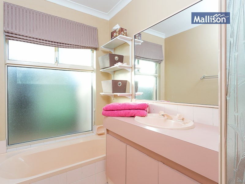 5 Wisteria Place, Thornlie WA 6108