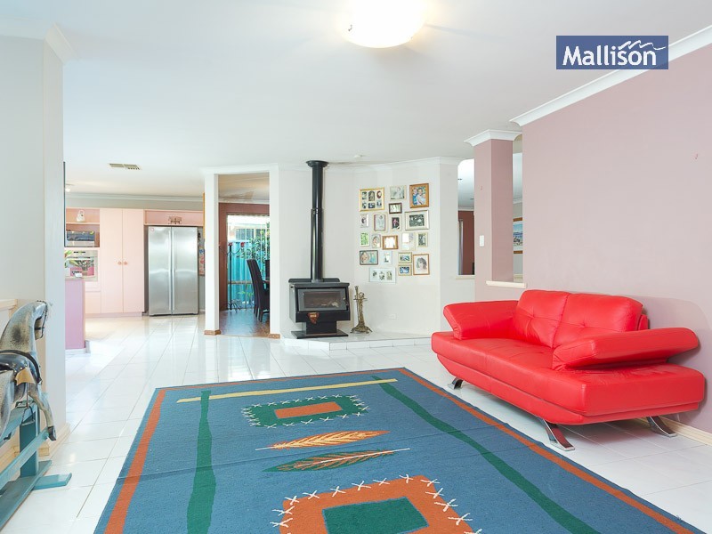 5 Wisteria Place, Thornlie WA 6108