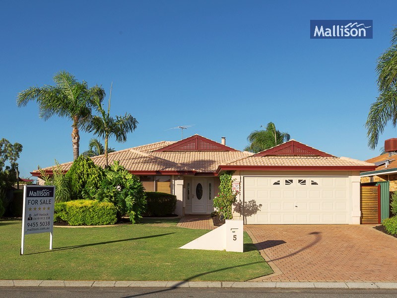 5 Wisteria Place, Thornlie WA 6108