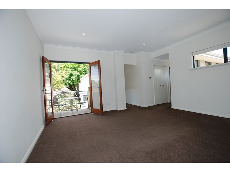 2/217 Coode Street, Como WA 6152