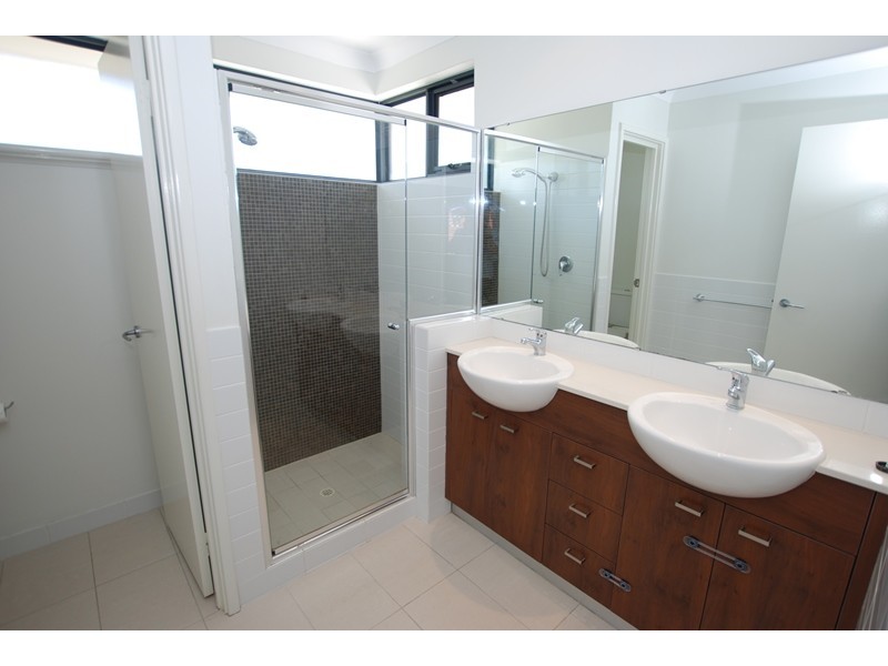 2/217 Coode Street, Como WA 6152