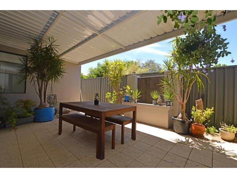 2/217 Coode Street, Como WA 6152