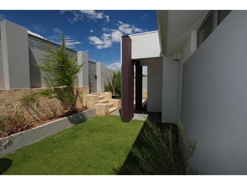 2/307 Rockingham Road, Spearwood WA 6163