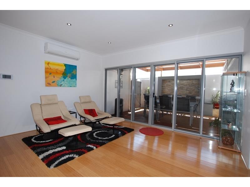 2/307 Rockingham Road, Spearwood WA 6163