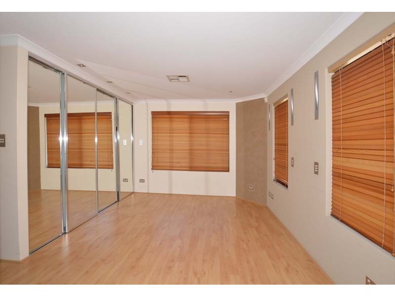 1 Cressida Parkway, Success WA 6164