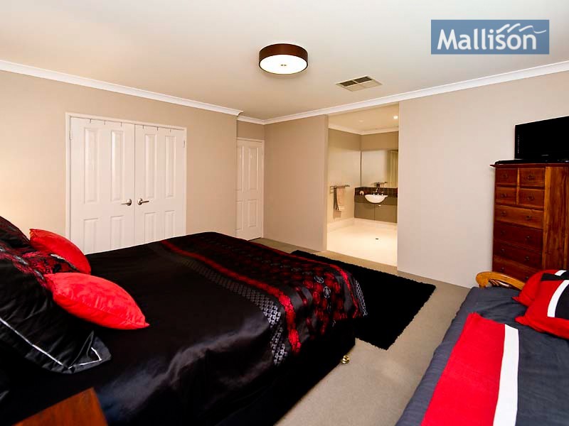 25 Dunbar Way, Canning Vale WA 6155