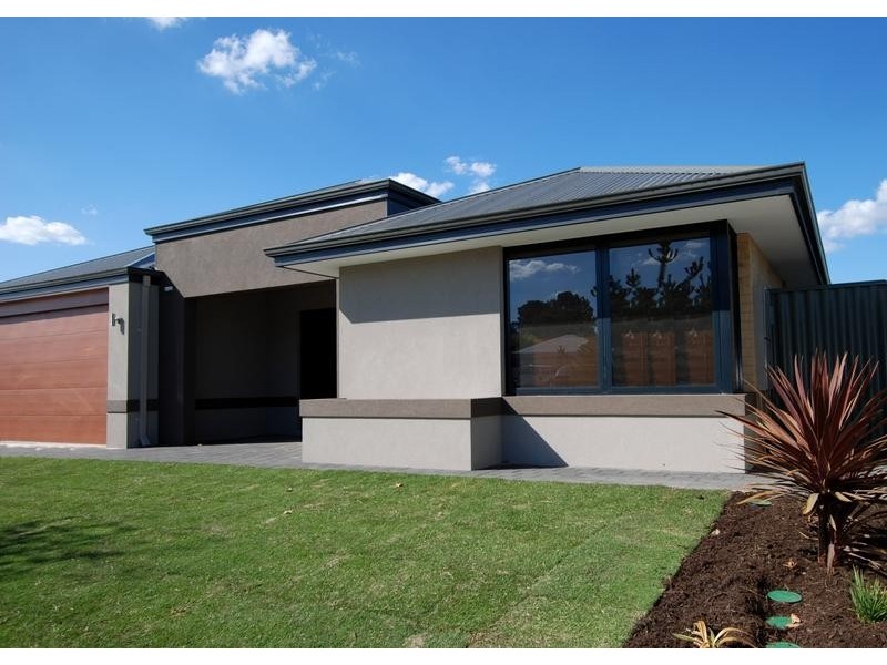 11 Edgehill Walk, Piara Waters WA 6112