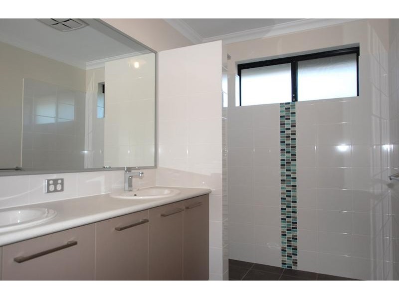 11 Edgehill Walk, Piara Waters WA 6112