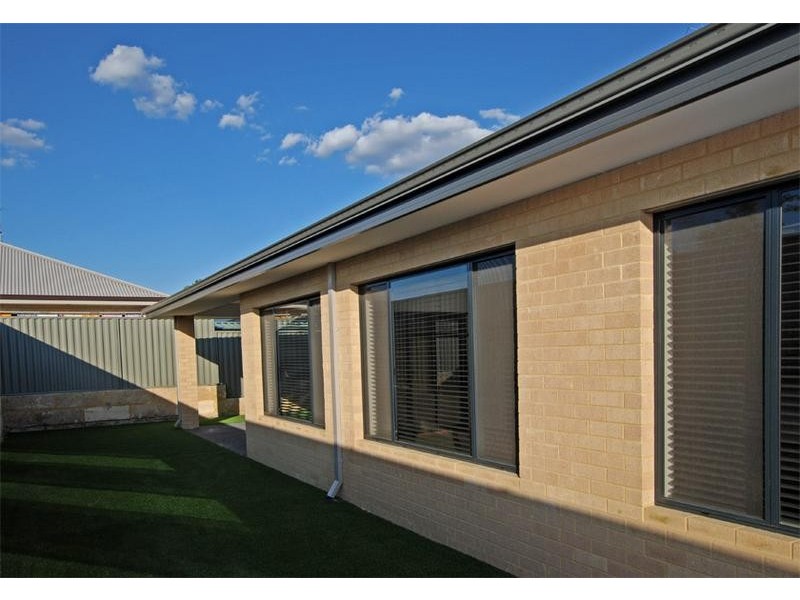 11 Edgehill Walk, Piara Waters WA 6112