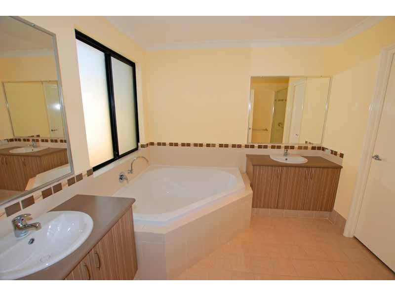 18 Shelduck Bend, Harrisdale WA 6112