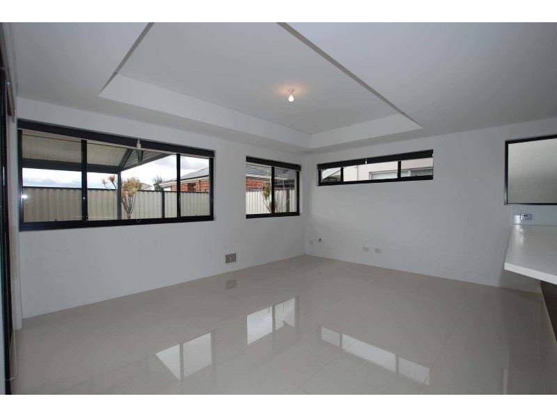 21 Fairlie Road, Canning Vale WA 6155