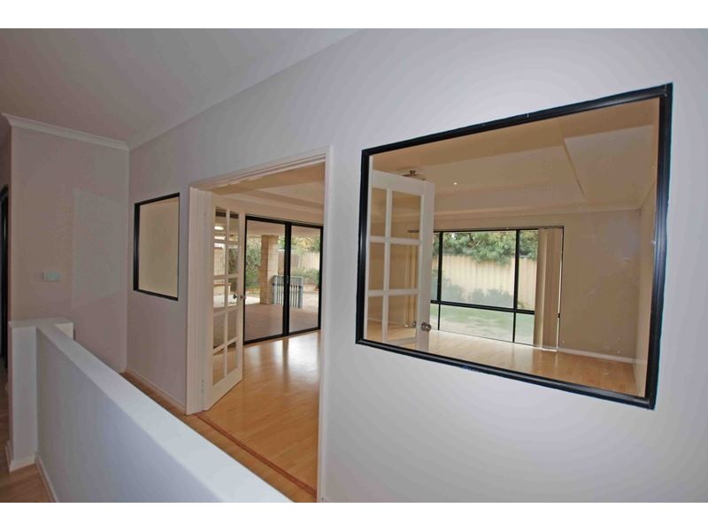 9 Jurien Way, Hammond Park WA 6164