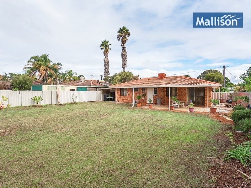 8 Levine Court, Thornlie WA 6108