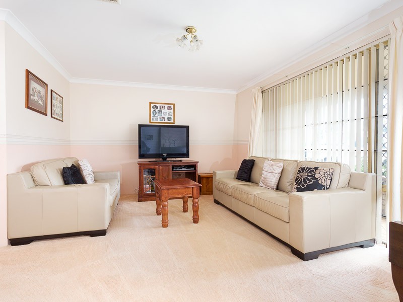 8 Voyager Drive, Thornlie WA 6108