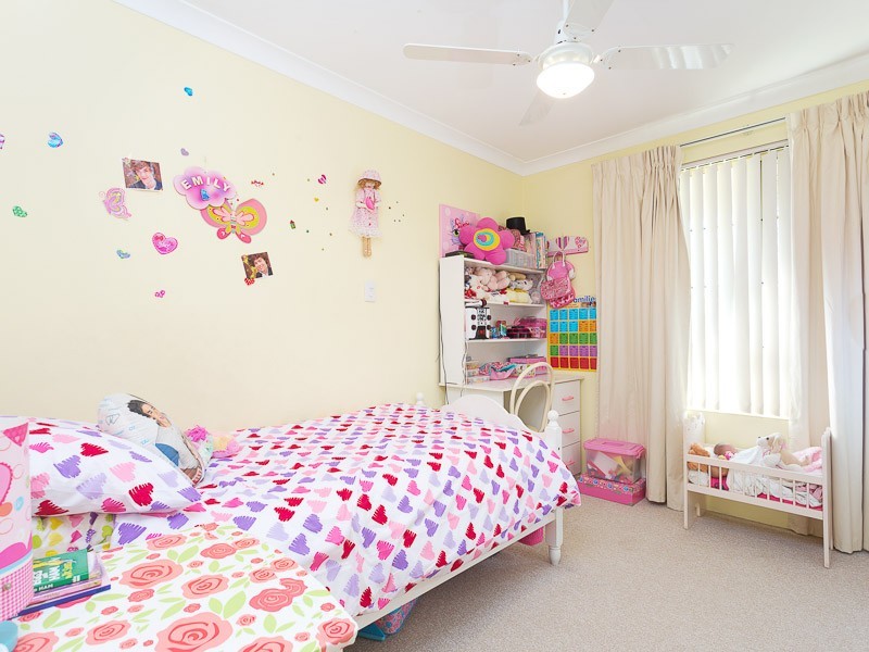 8 Voyager Drive, Thornlie WA 6108