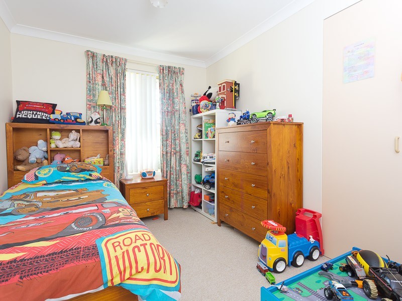 8 Voyager Drive, Thornlie WA 6108