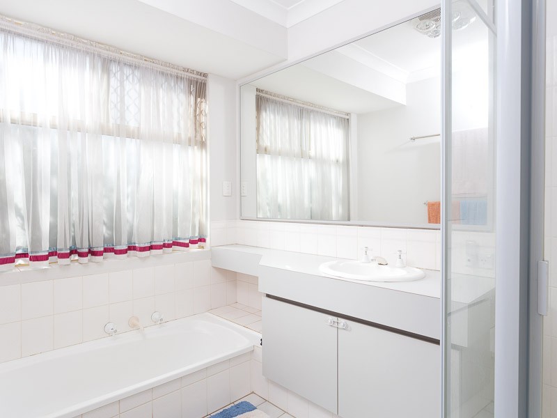 8 Voyager Drive, Thornlie WA 6108