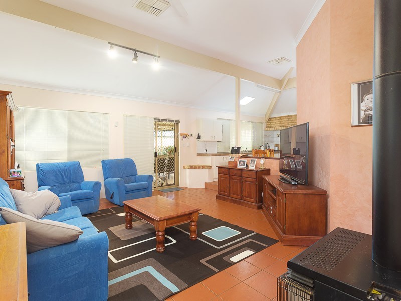 8 Voyager Drive, Thornlie WA 6108