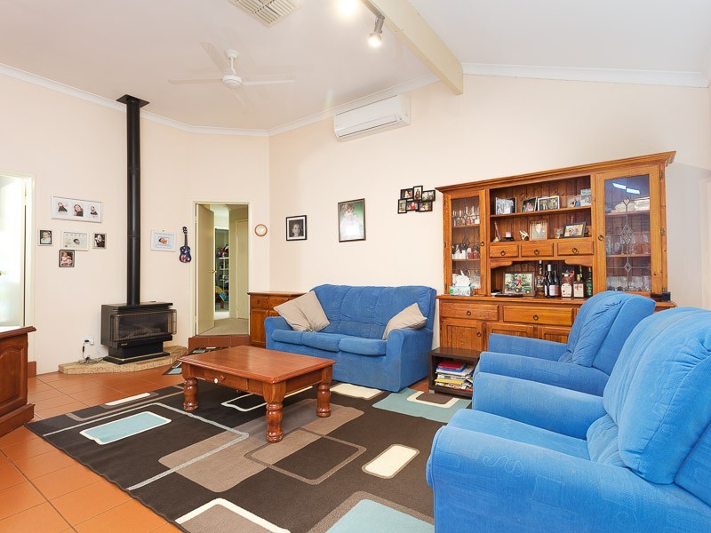 8 Voyager Drive, Thornlie WA 6108