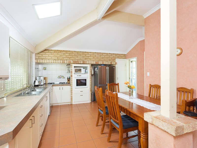 8 Voyager Drive, Thornlie WA 6108