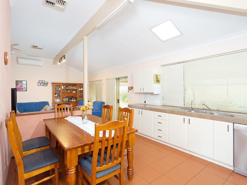 8 Voyager Drive, Thornlie WA 6108