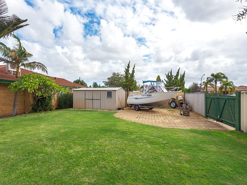 8 Voyager Drive, Thornlie WA 6108