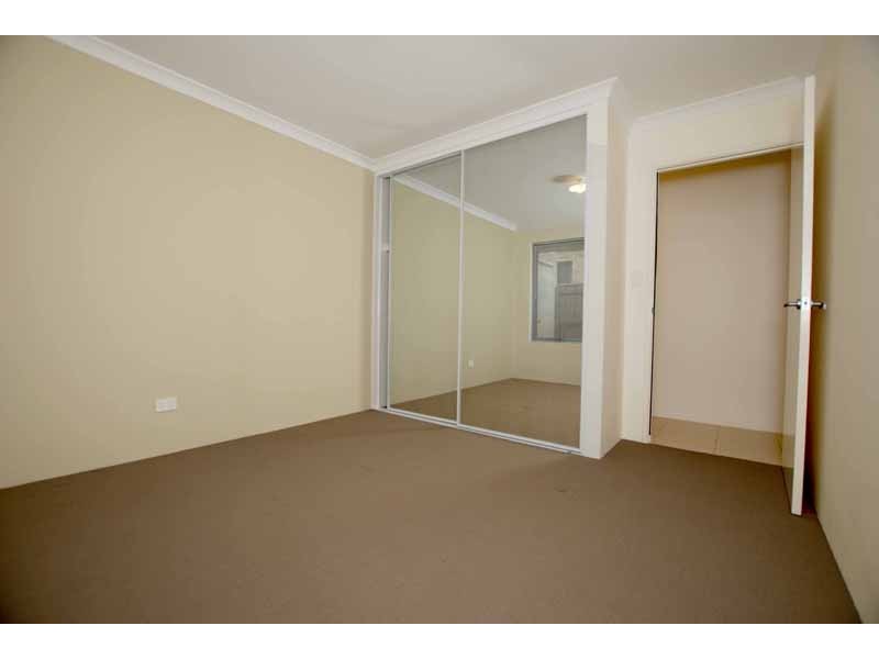 9/2 Malting Court, Canning Vale WA 6155