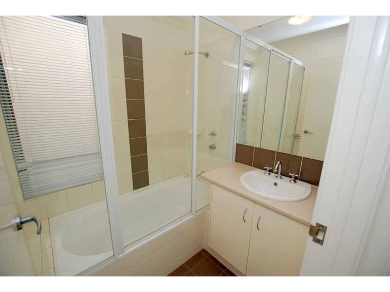 9/2 Malting Court, Canning Vale WA 6155