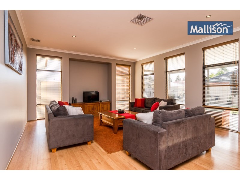 16 Panton Drive, Success WA 6164