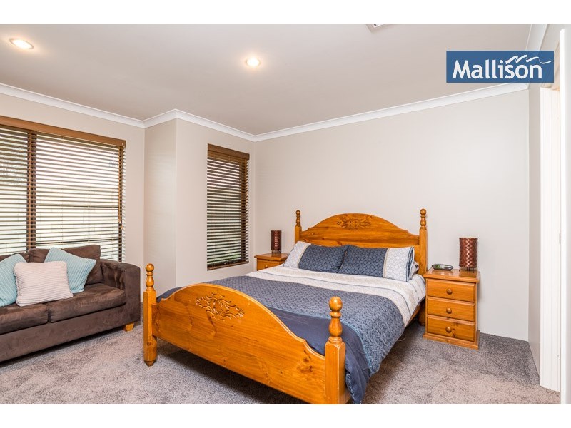 16 Panton Drive, Success WA 6164