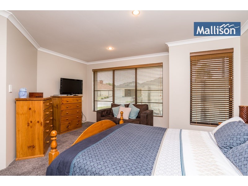 16 Panton Drive, Success WA 6164