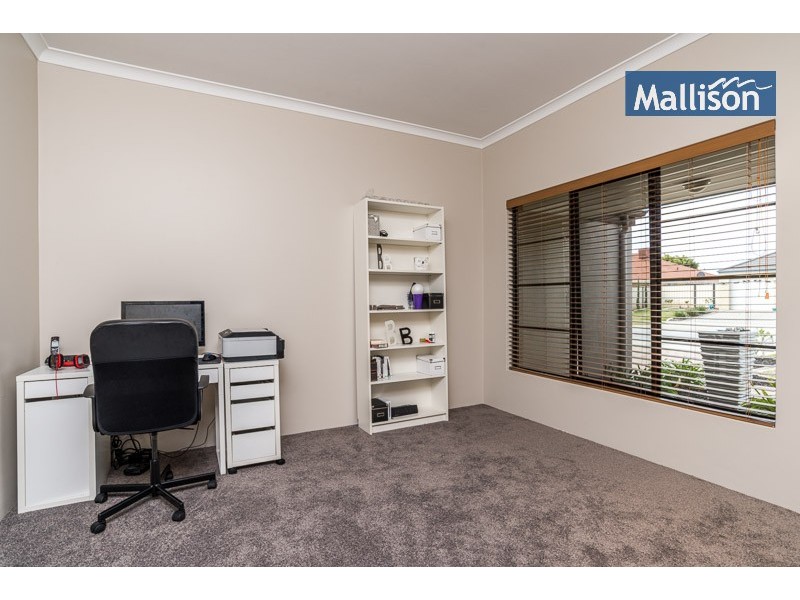 16 Panton Drive, Success WA 6164