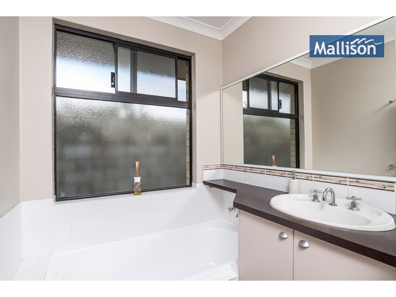 16 Panton Drive, Success WA 6164